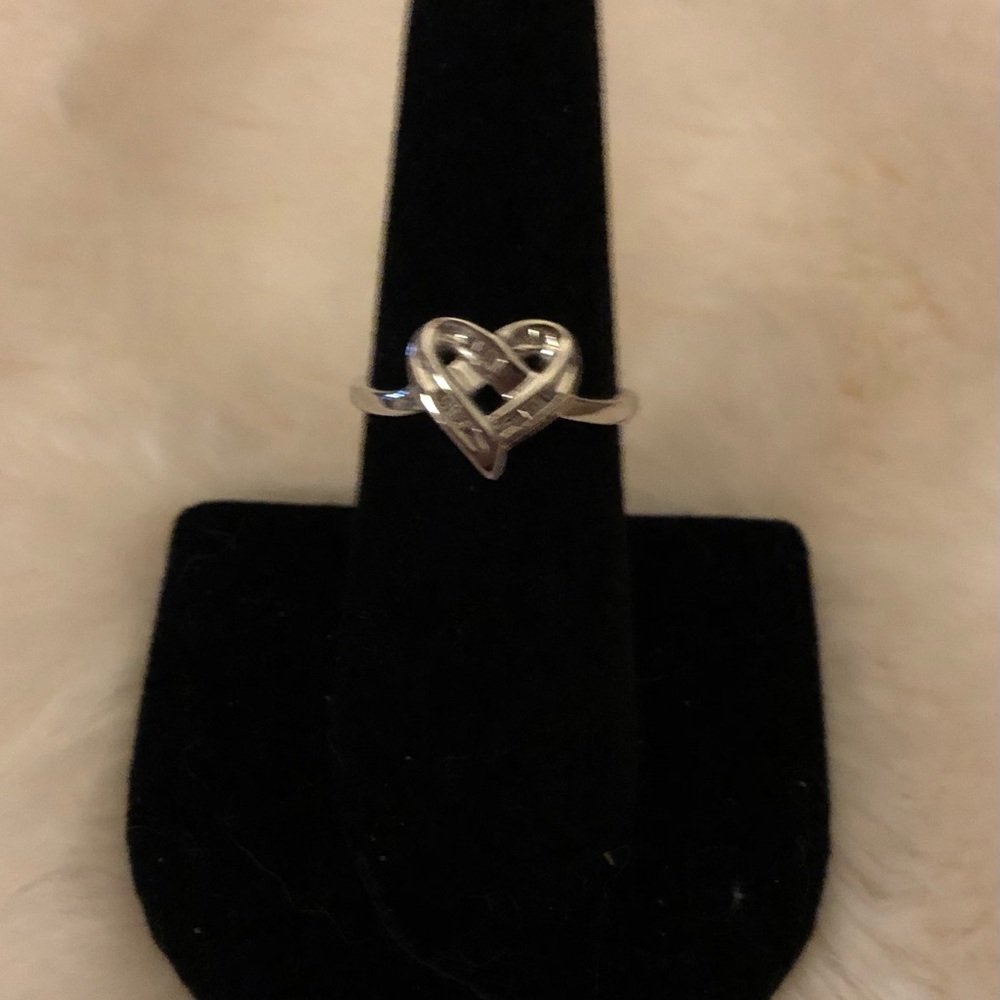 Pretty sterling silver heart ring with natural white diamonds, size 7.5